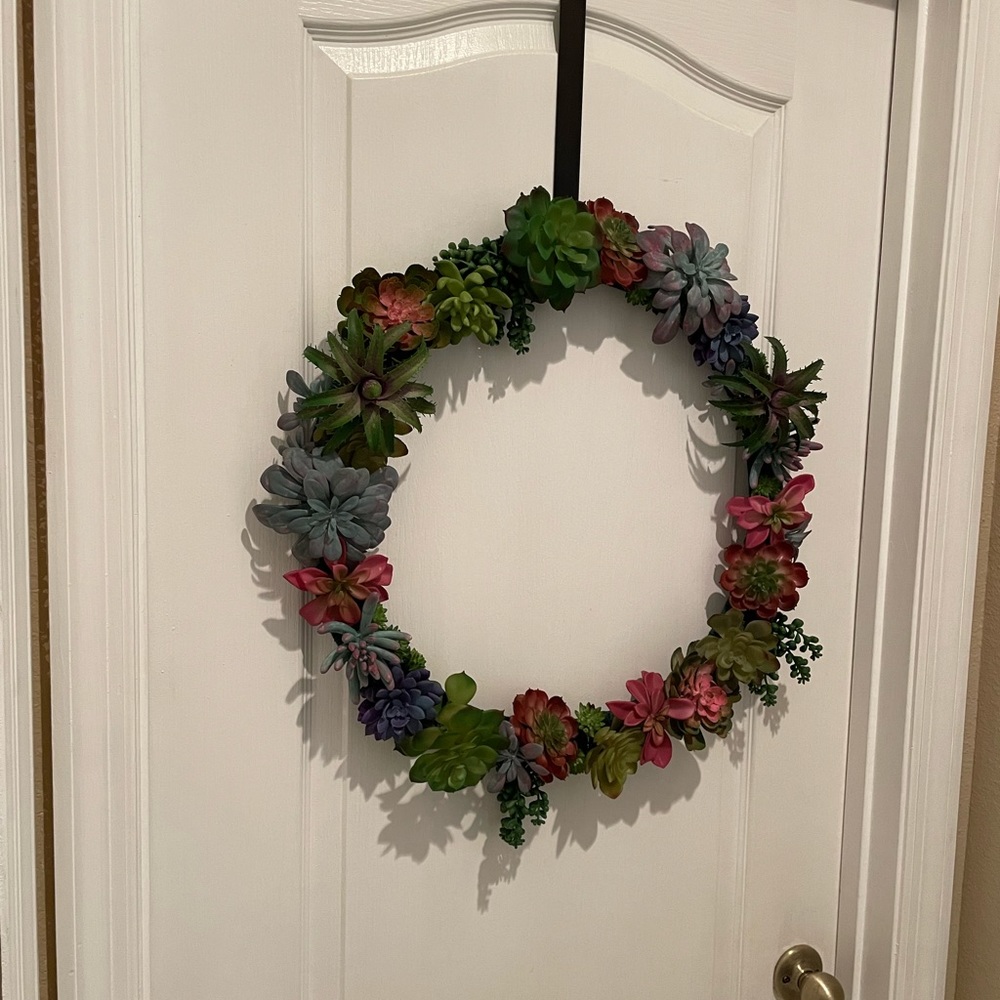 20” Faux Succulent Wreath - Handmade Indoor Succulent Wreath - Picture 7 of 8